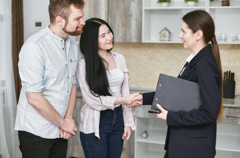 Cómo ganar dinero como agente inmobiliario
